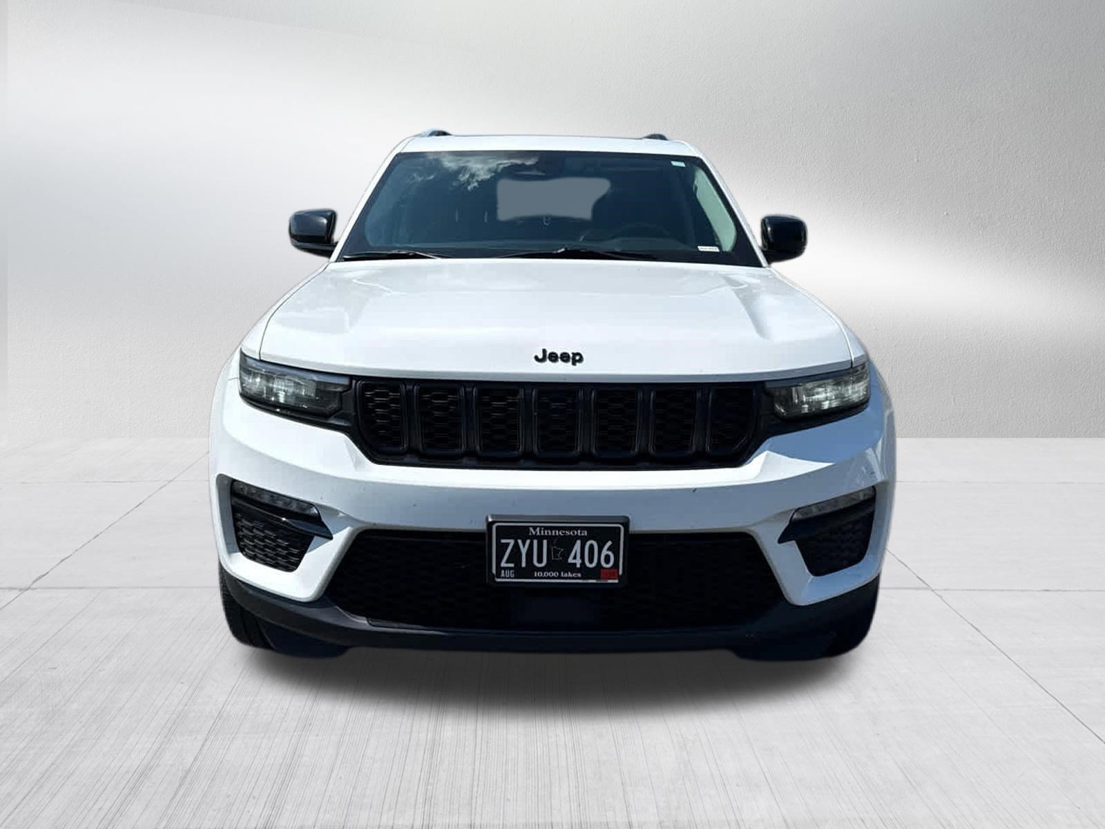 Used 2024 Jeep Grand Cherokee Limited w/ Black Appearance Package AWD/4WD image 3