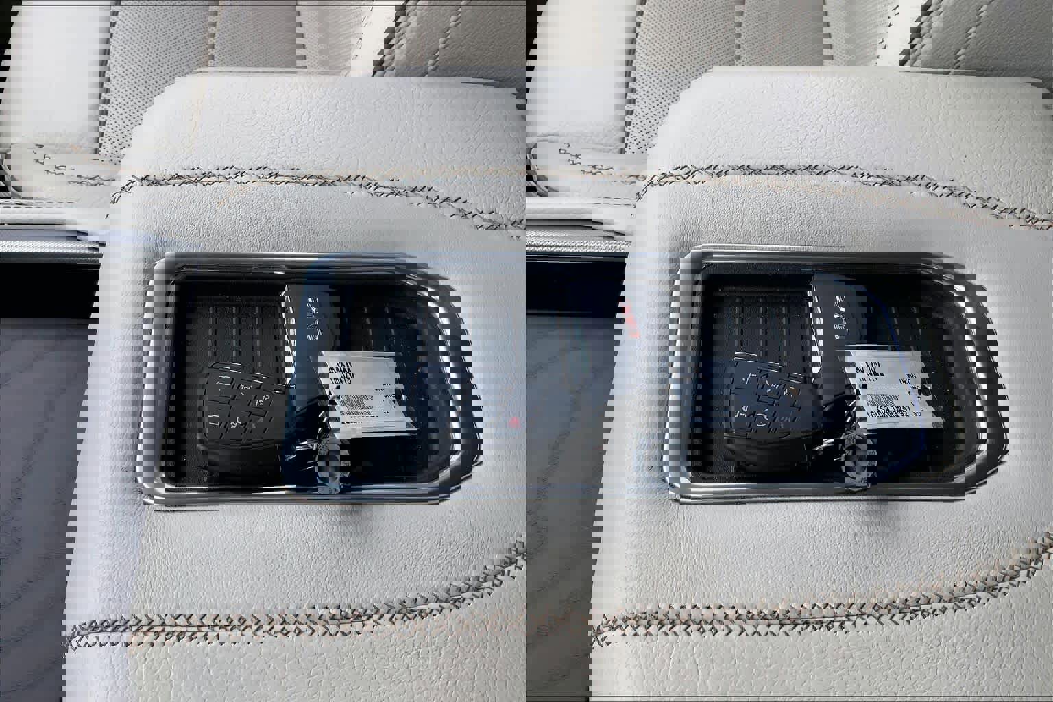 Used 2021 GMC Yukon Denali w/ Denali Premium Package image 15