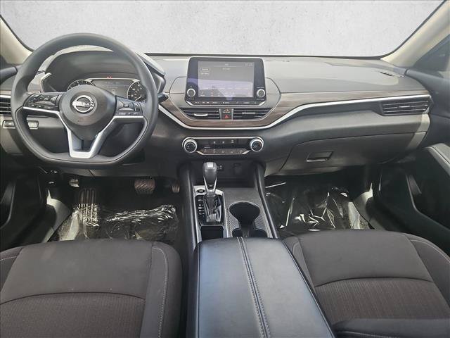 Used 2025 Nissan Altima 2.5 SV FWD image 16