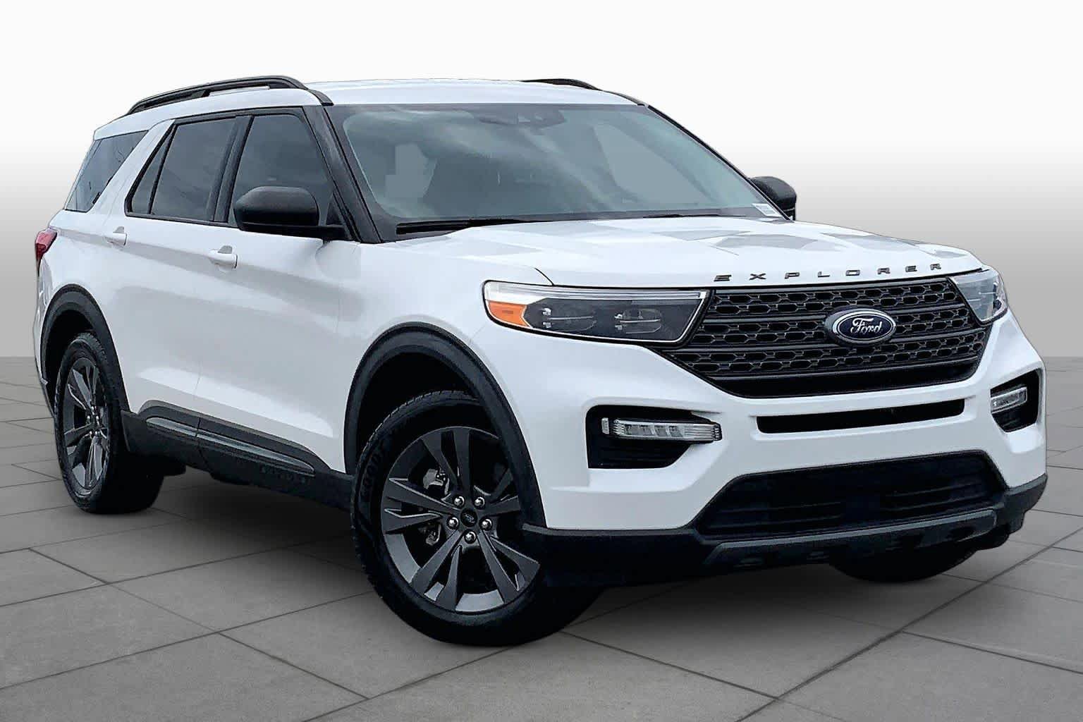 Certified 2021 Ford Explorer XLT w/ Equipment Group 202A RWD image 3