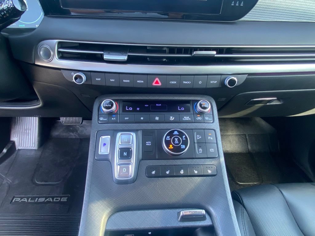 Used 2024 Hyundai Palisade Limited AWD/4WD image 17