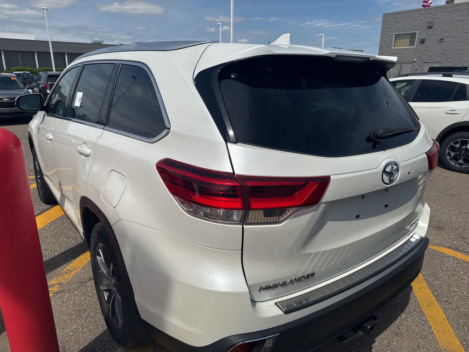 Used 2019 Toyota Highlander AWD V6 image 18