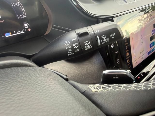 Used 2026 Jeep Grand Cherokee Limited w/ Luxury Tech Group II AWD/4WD image 24