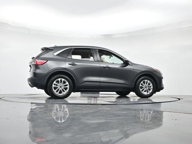 Certified 2020 Ford Escape SE image 32