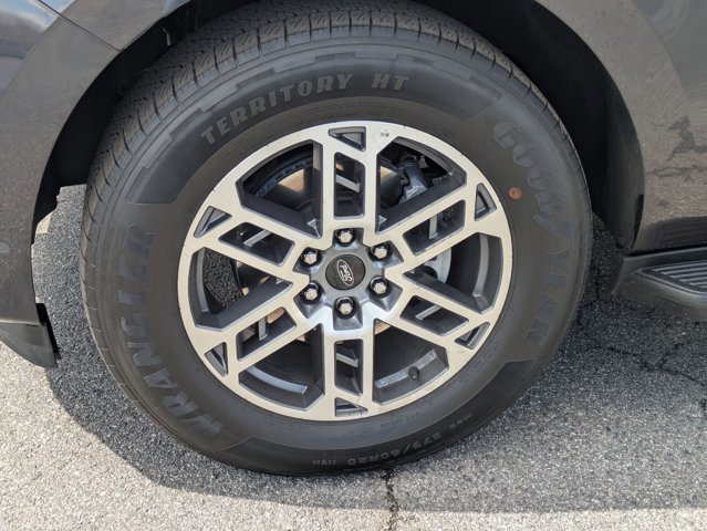 Certified 2025 Ford Expedition Active image 12