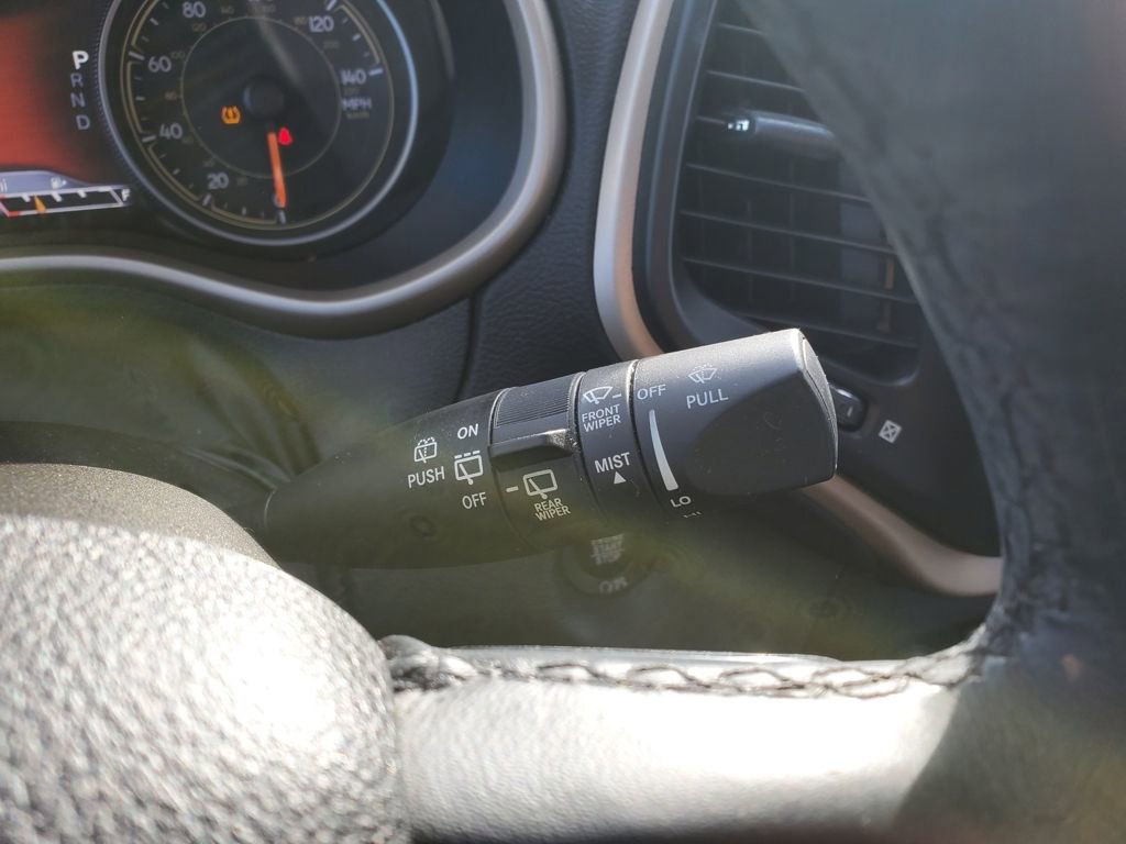 Used 2016 Jeep Cherokee Limited image 18