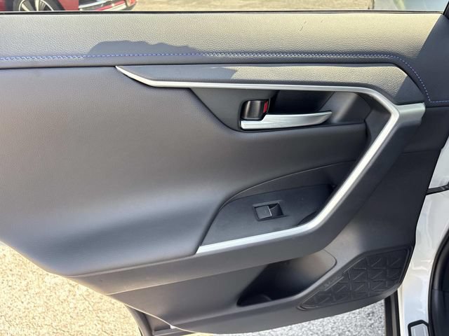 Used 2025 Toyota RAV4 XSE w/ Weather Package AWD/4WD image 17