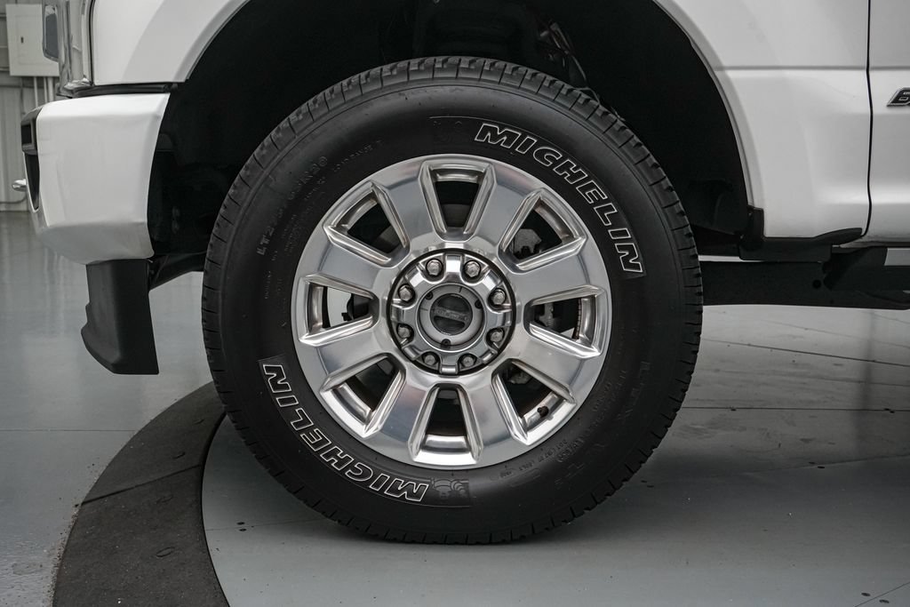 Certified 2022 Ford F250 Platinum w/ FX4 Off-Road Package AWD/4WD image 11
