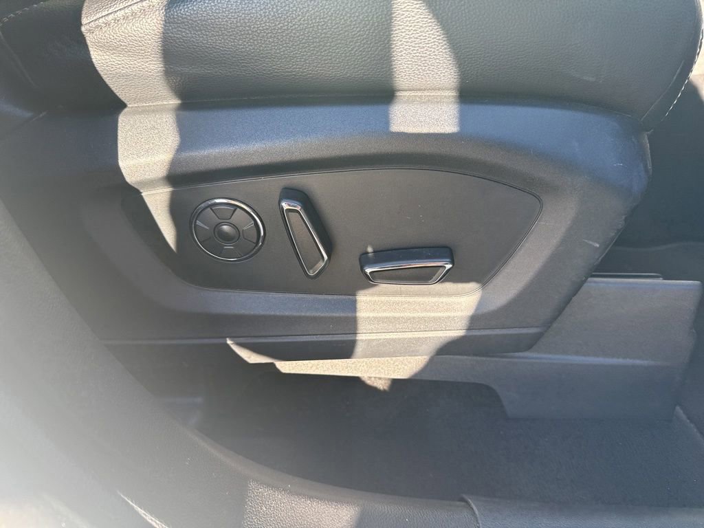 Certified 2020 Ford Explorer ST w/ Premium Technology Package image 34