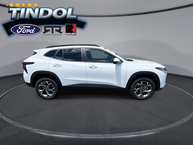 Used 2025 Chevrolet Trax LT FWD image 9