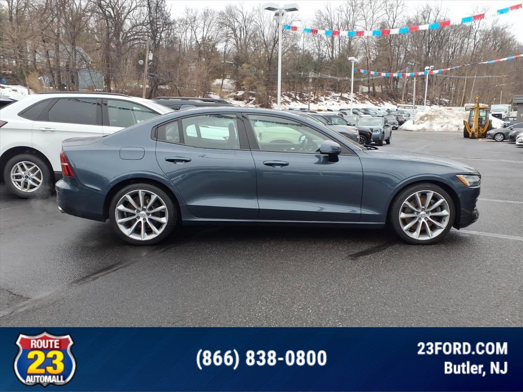 Used 2021 Volvo S60 T6 Momentum image 6