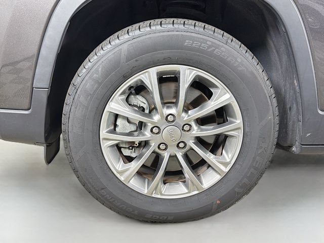 Used 2020 Jeep Cherokee Latitude Plus w/ Comfort/Convenience Group AWD/4WD image 37