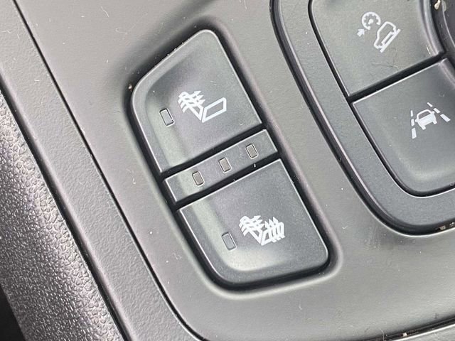 Used 2023 GMC Terrain SLT w/ Tech Package FWD image 32