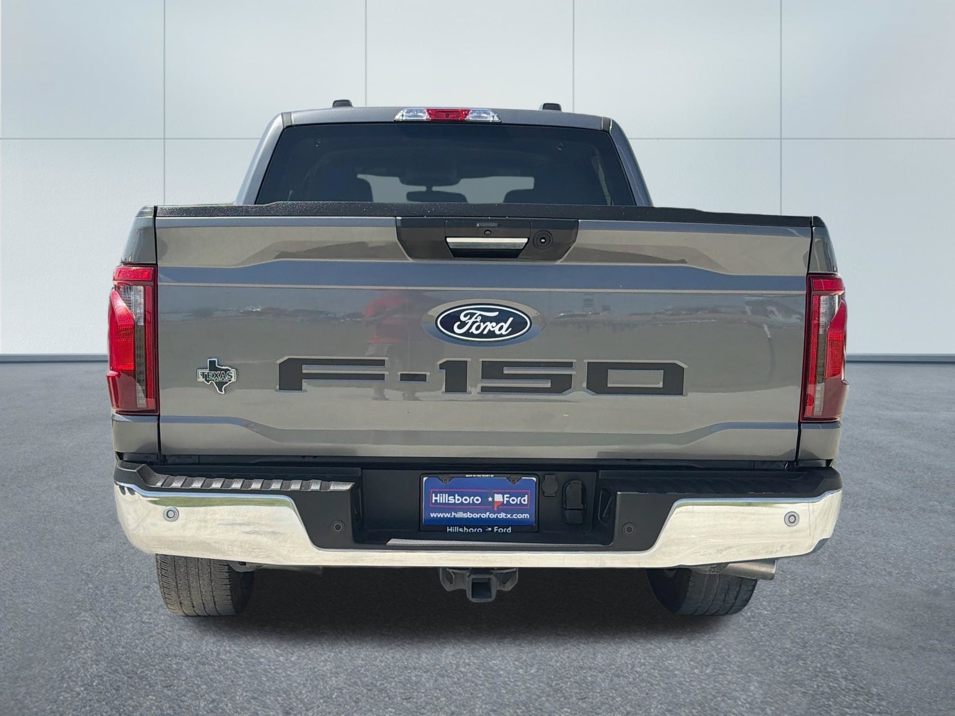 Certified 2024 Ford F150 XLT w/ Mobile Office Package RWD image 6