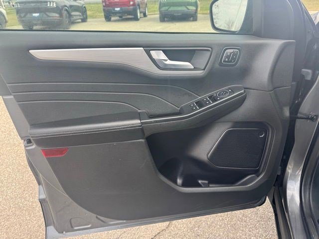 Certified 2024 Ford Escape Platinum w/ Class II Trailer Tow Package image 10