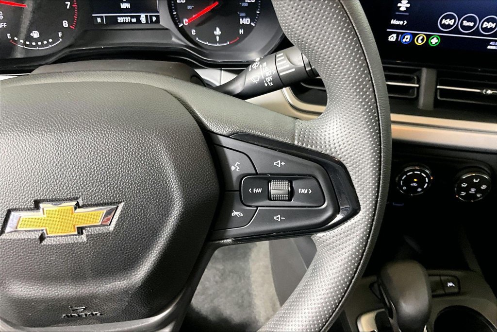 Used 2025 Chevrolet Trax LS FWD image 15