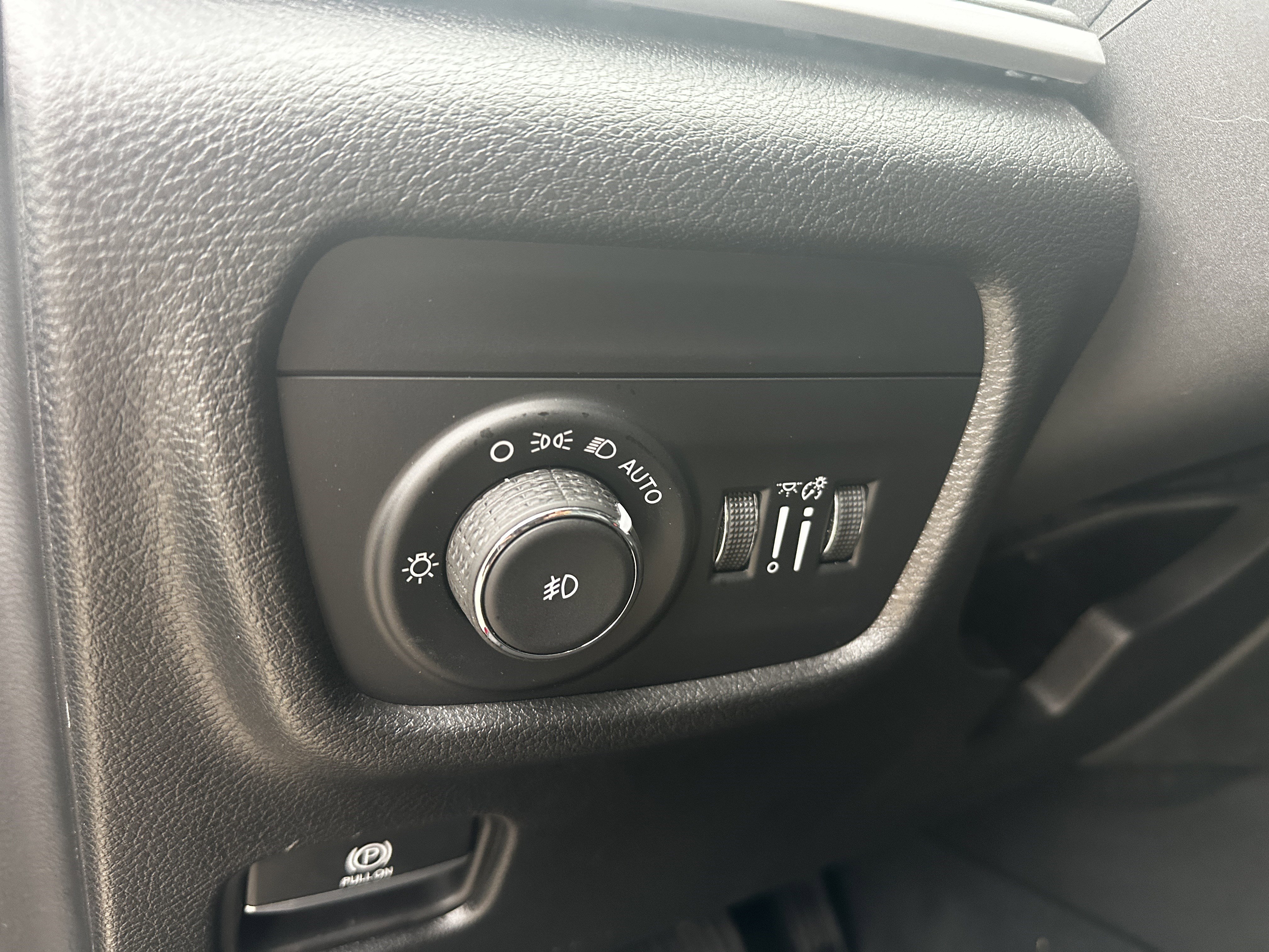 Used 2023 Jeep Grand Cherokee Limited w/ Black Appearance Package AWD/4WD image 20