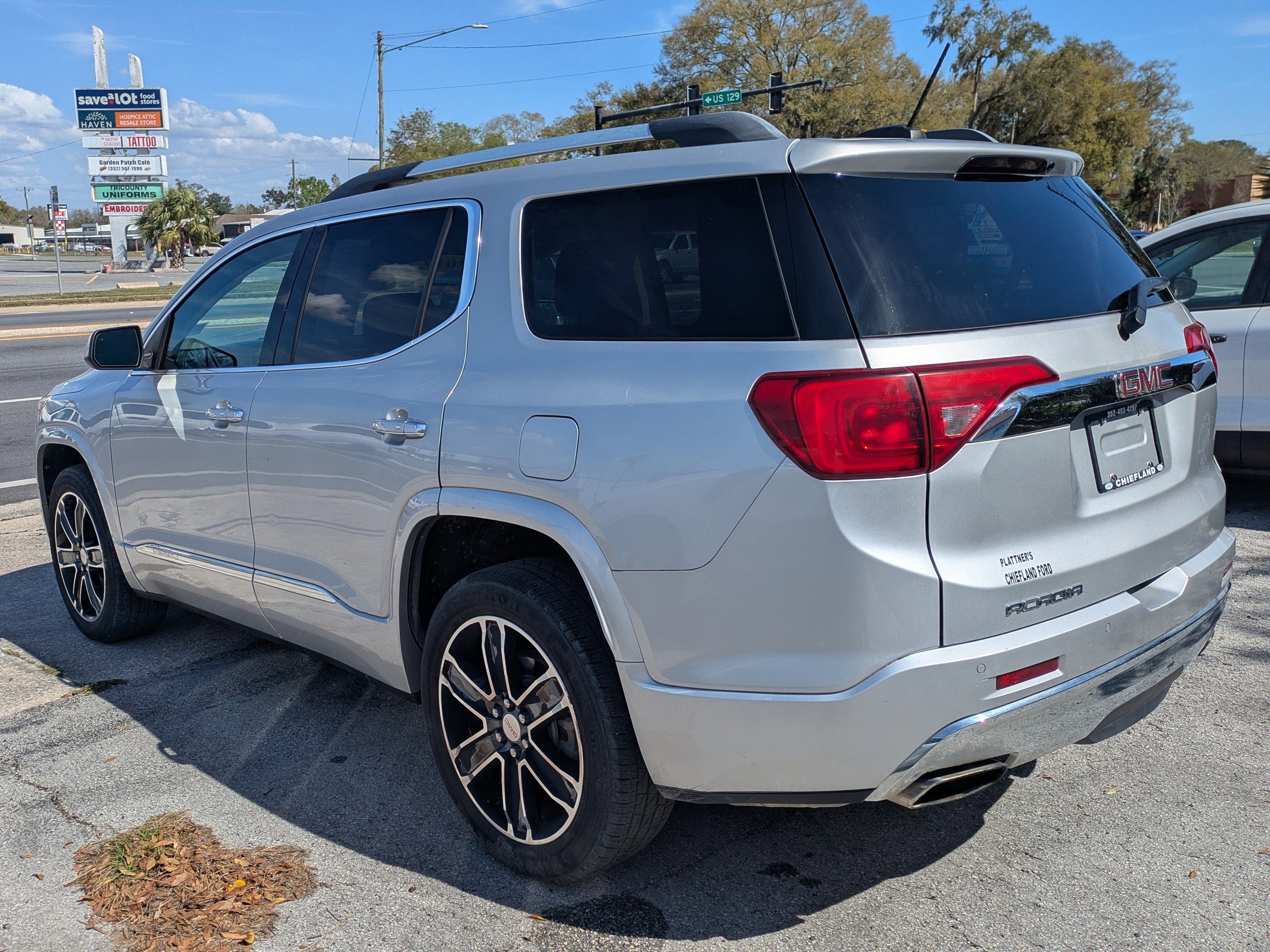 Used 2019 GMC Acadia Denali image 3