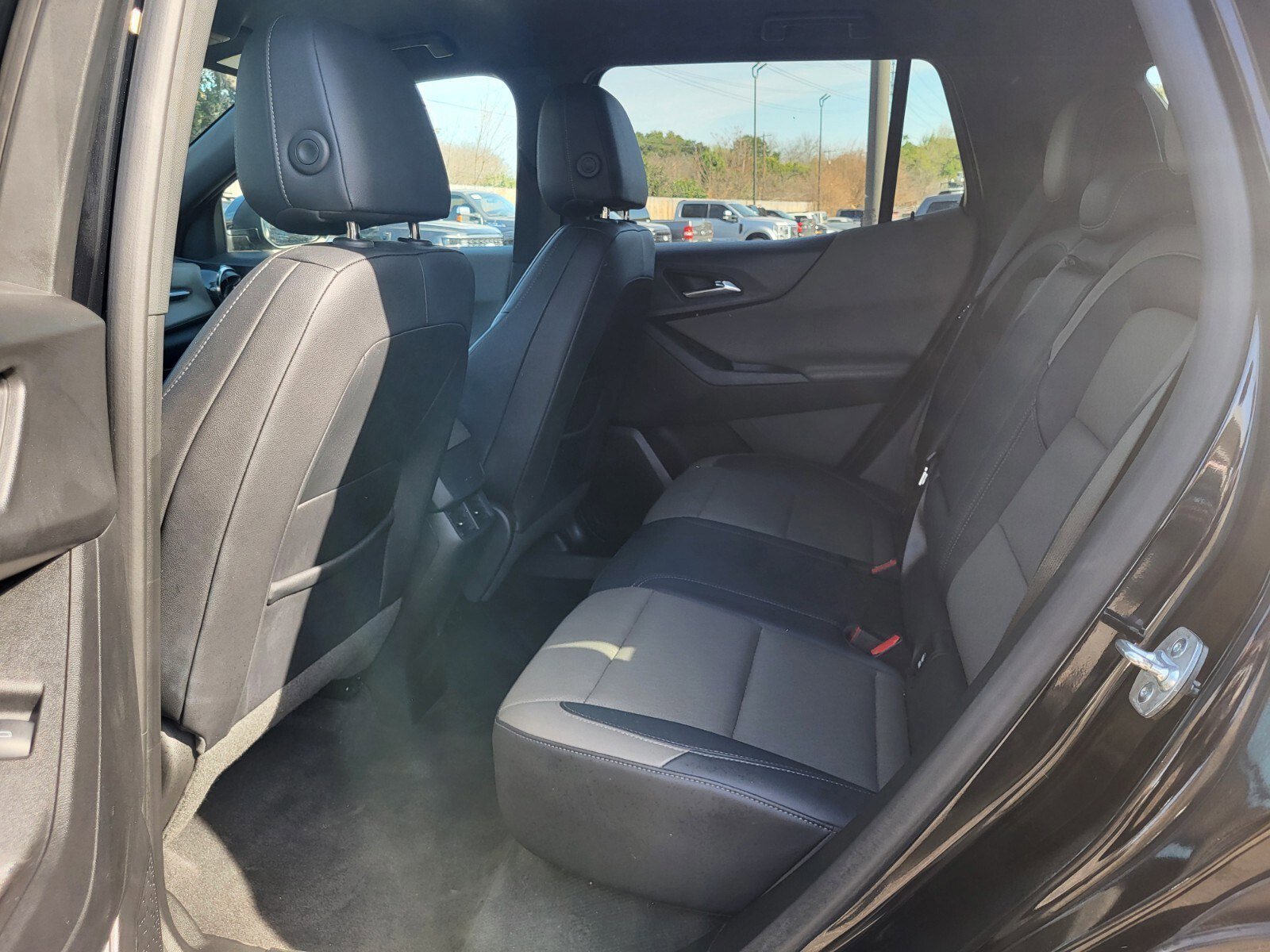 Used 2025 Chevrolet Equinox LT w/ Convenience Package II image 17