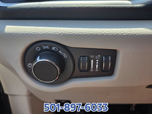 Used 2022 Chrysler Voyager LX FWD image 31