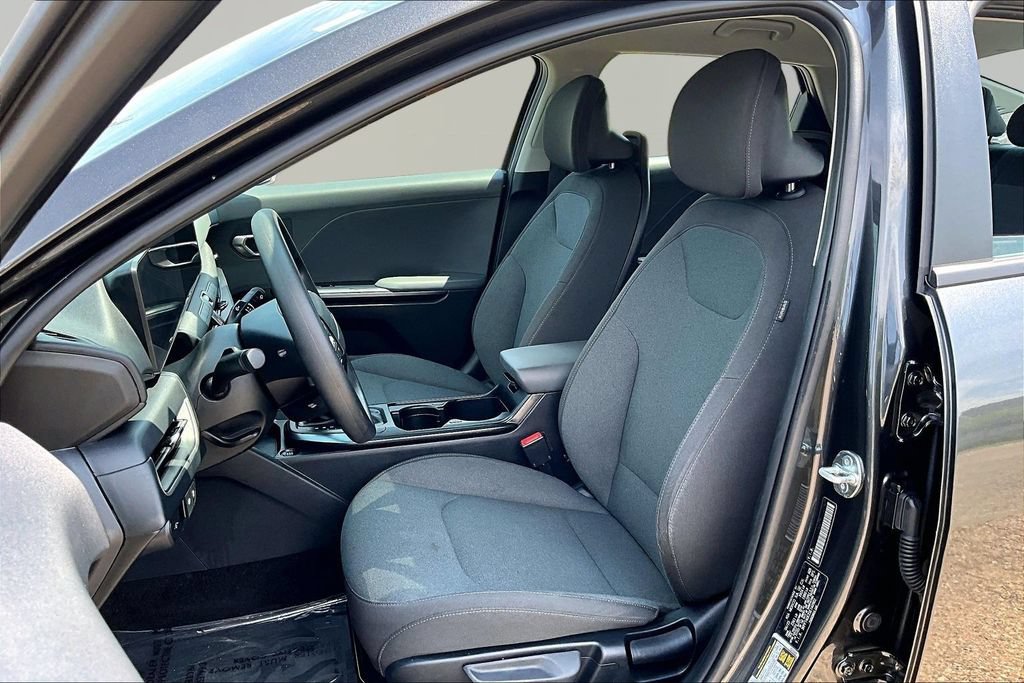 Used 2025 Kia K4 FWD image 25
