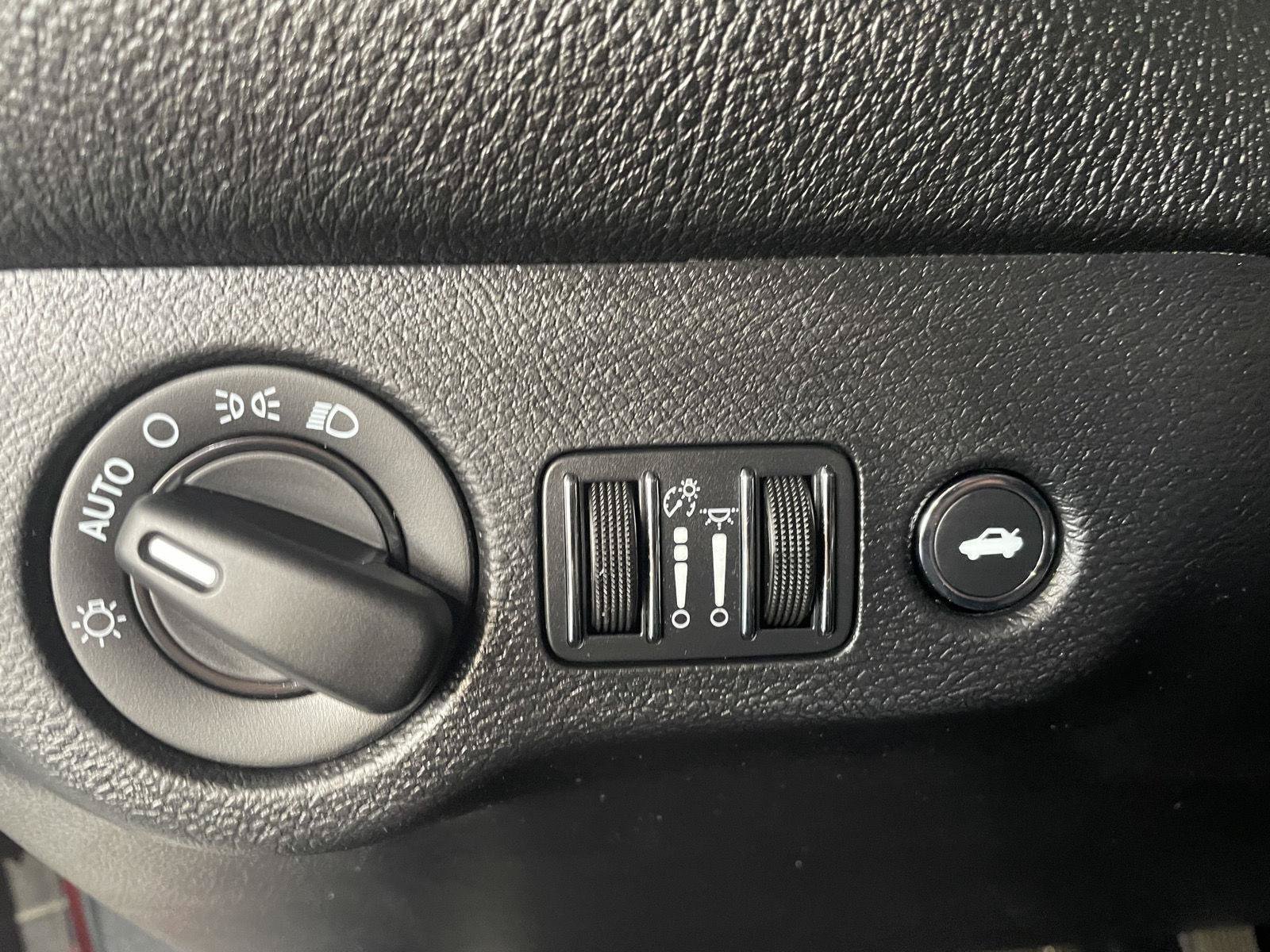 Used 2019 Dodge Challenger SXT RWD image 16