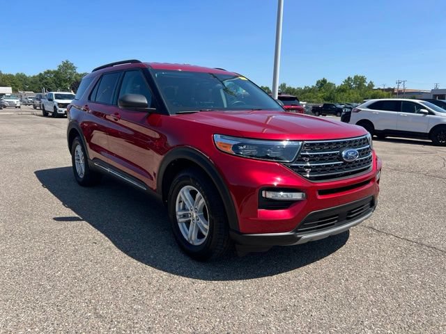 Certified 2023 Ford Explorer XLT w/ Equipment Group 202A AWD/4WD image 3