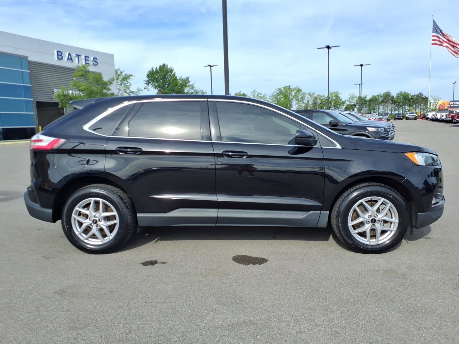 Certified 2024 Ford Edge SEL w/ Convenience Package AWD/4WD image 2