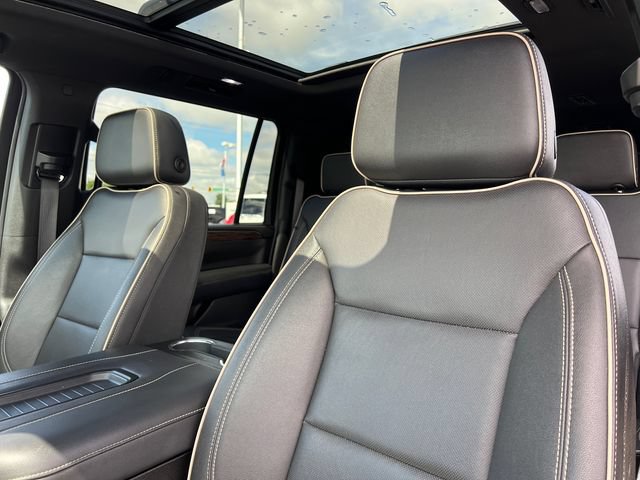 Used 2024 Chevrolet Suburban Premier w/ Premium Package AWD/4WD image 24