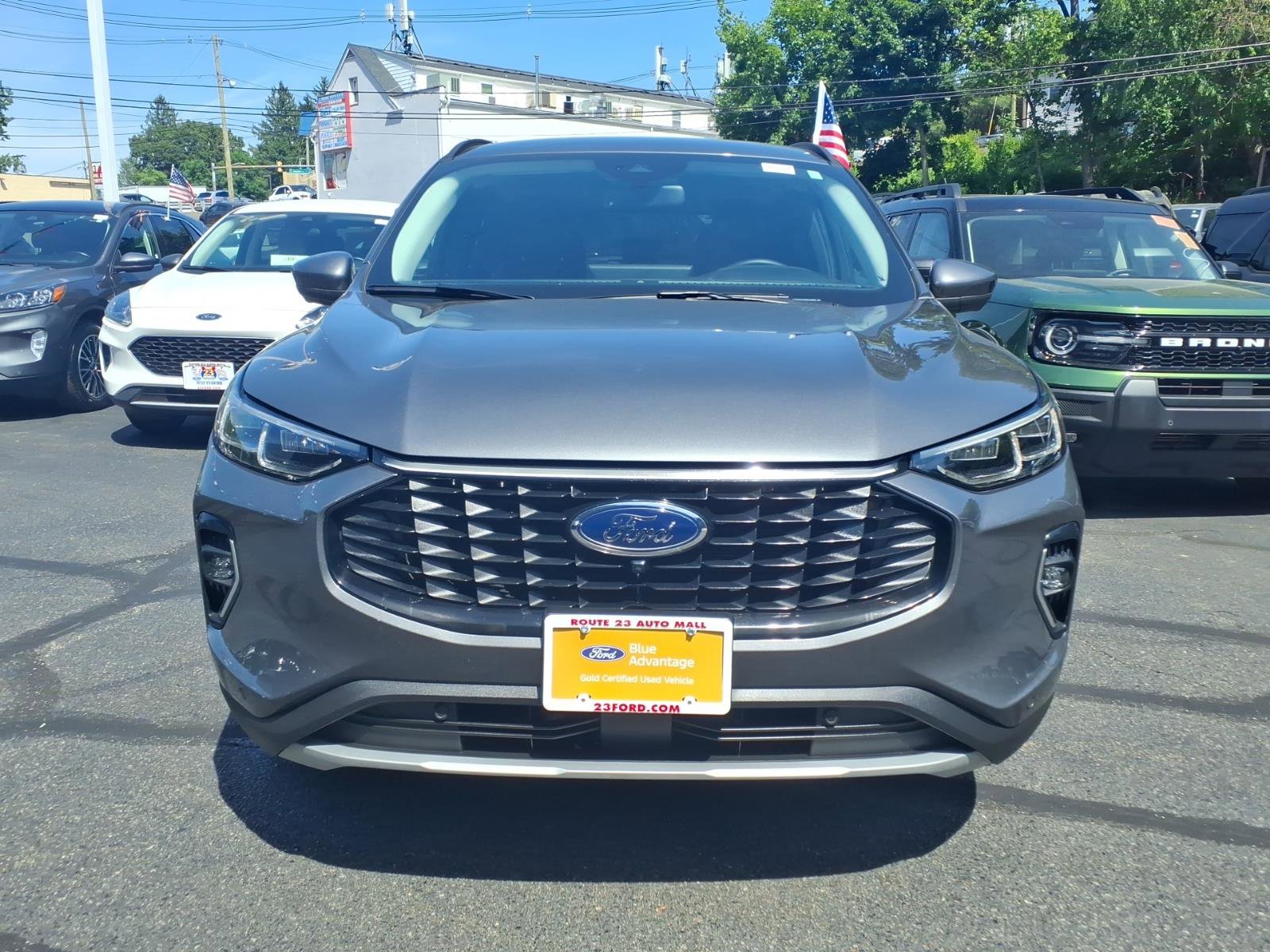 Certified 2023 Ford Escape Platinum AWD/4WD image 2