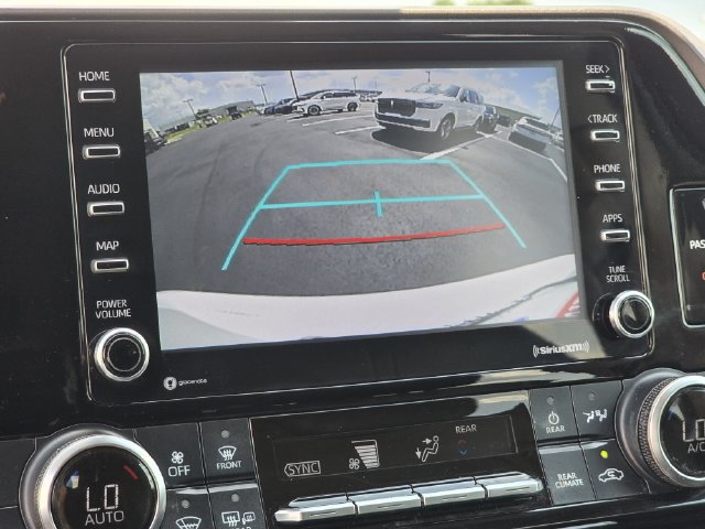 Used 2022 Toyota Highlander L FWD image 11