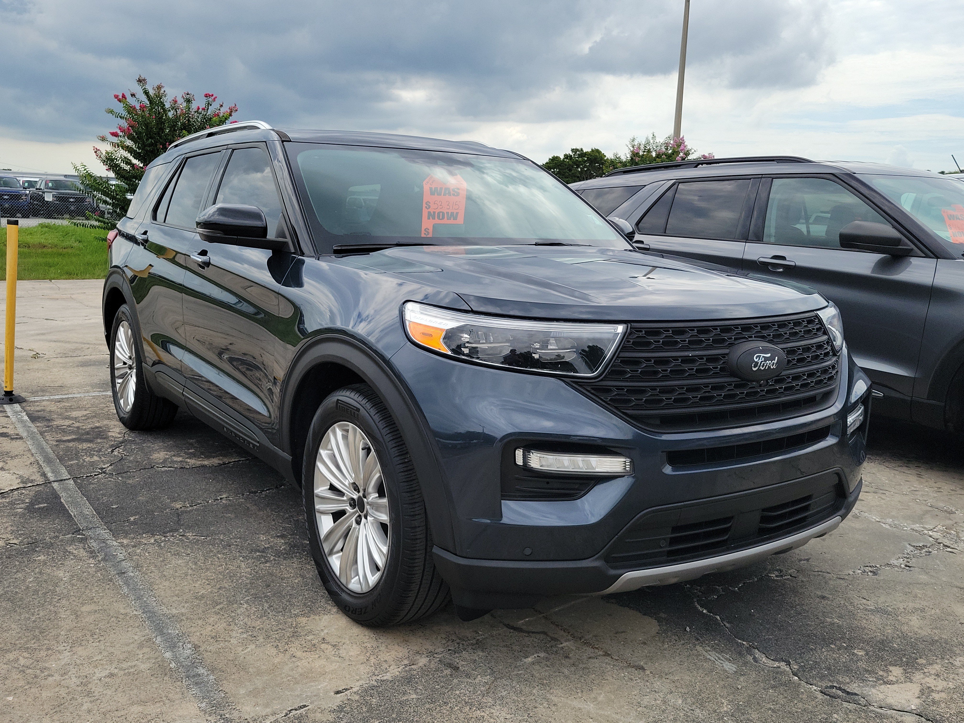 Certified 2023 Ford Explorer Limited w/ Limited Technology Package RWD image 6