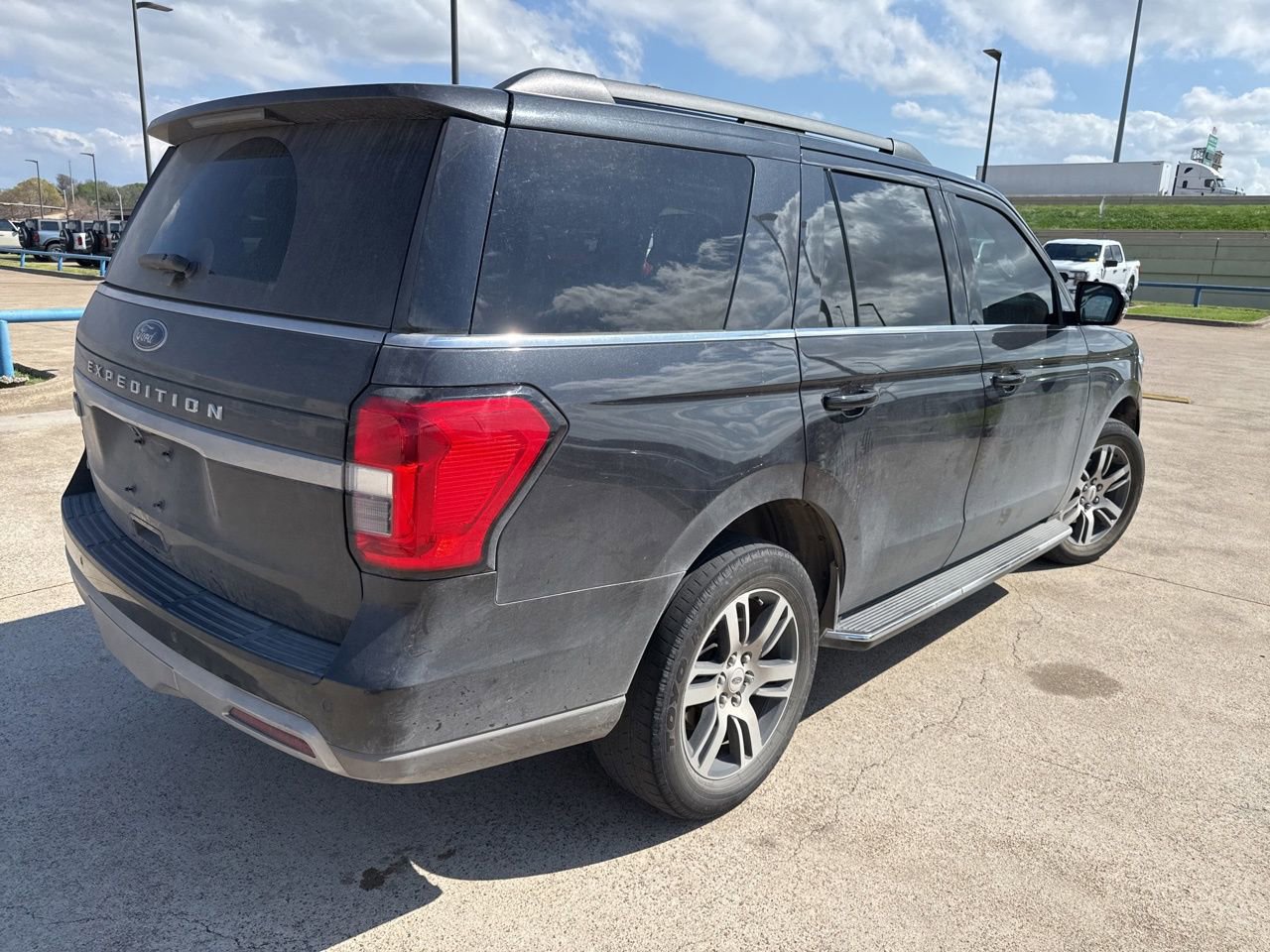 Certified 2023 Ford Expedition XLT image 4