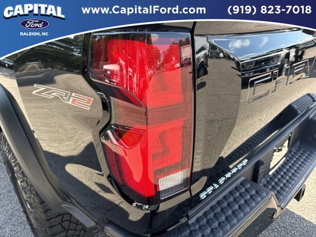 Used 2025 Chevrolet Colorado ZR2 w/ Technology Package AWD/4WD image 15