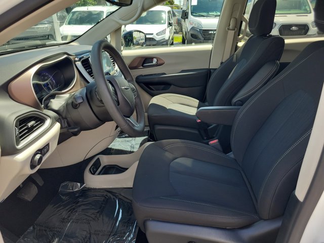 Used 2024 Chrysler Voyager LX FWD image 24