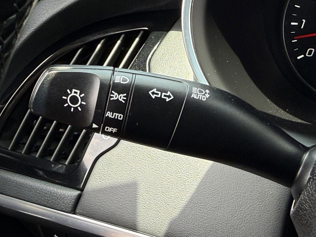 Used 2023 Kia Stinger GT2 RWD image 25