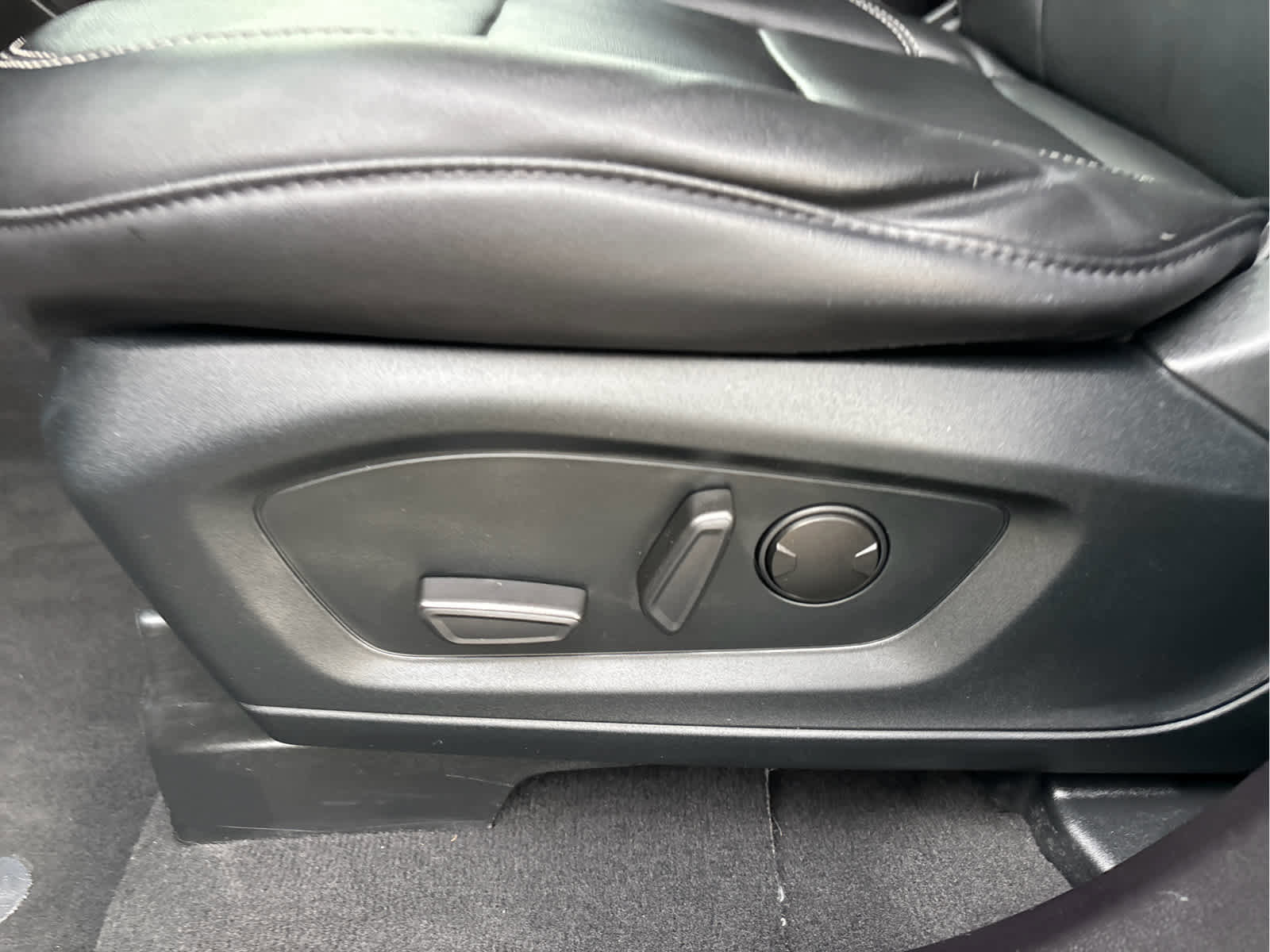 Certified 2022 Ford Explorer XLT w/ Equipment Group 202A image 14