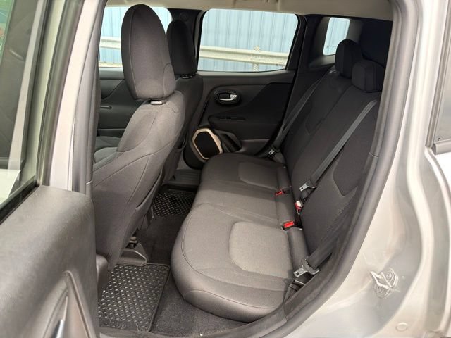 Used 2017 Jeep Renegade Latitude w/ Cold Weather Group AWD/4WD image 4