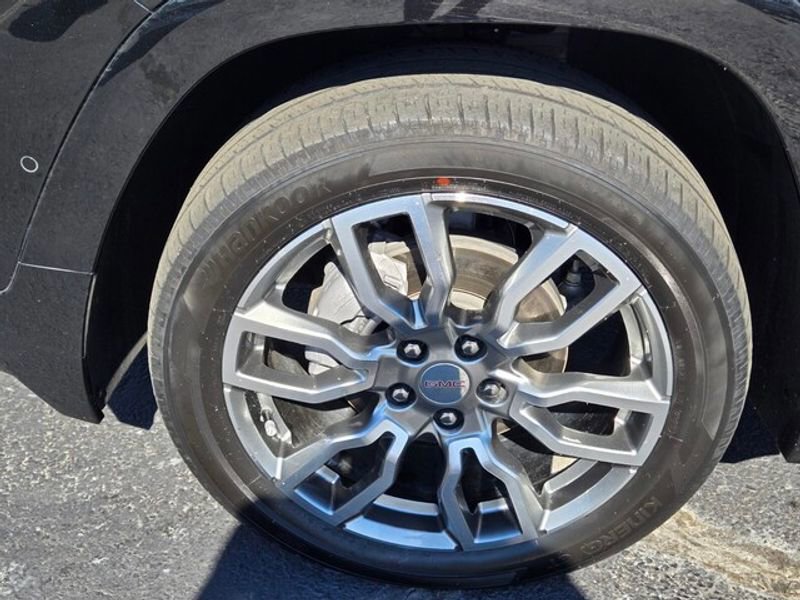 Used 2023 GMC Terrain Denali w/ Denali Premium Package image 9