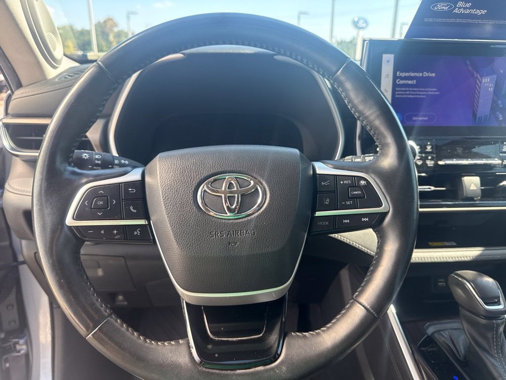 Used 2023 Toyota Highlander Limited FWD image 22