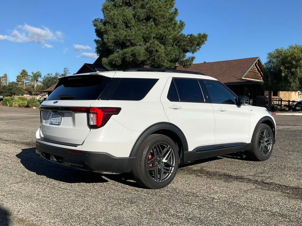 Certified 2025 Ford Explorer ST-Line w/ Premium Package image 10
