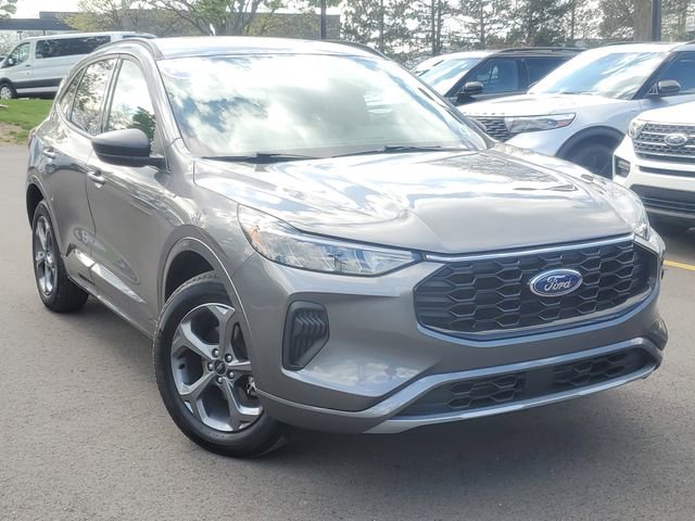Certified 2024 Ford Escape ST-Line w/ Tech Pack #1 AWD/4WD image 1