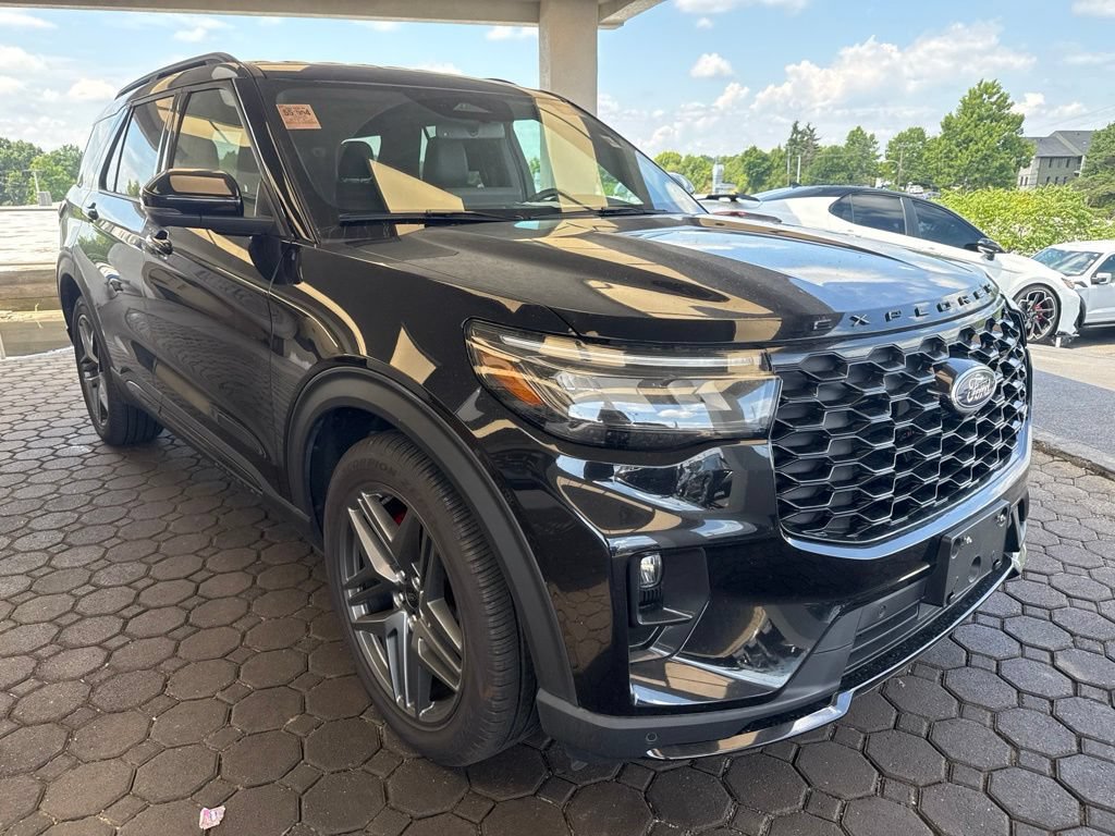 Certified 2025 Ford Explorer ST AWD/4WD image 4