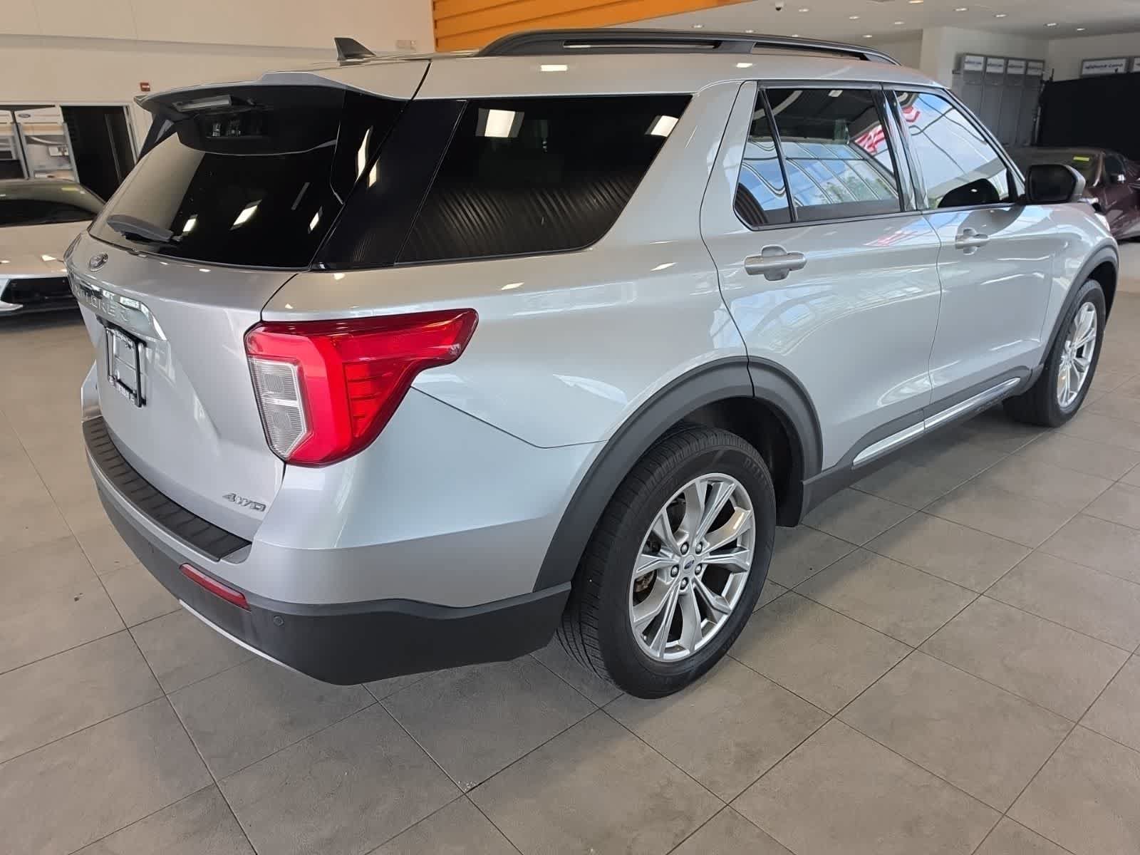 Certified 2021 Ford Explorer XLT w/ Equipment Group 202A AWD/4WD image 7