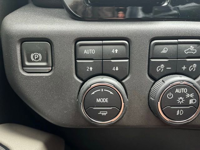 Used 2022 Chevrolet Silverado 1500 ZR2 w/ Technology Package image 16