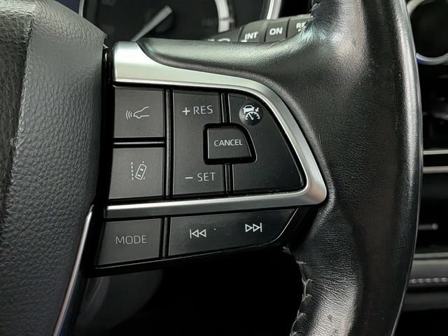 Used 2021 Toyota Highlander XLE AWD/4WD image 28