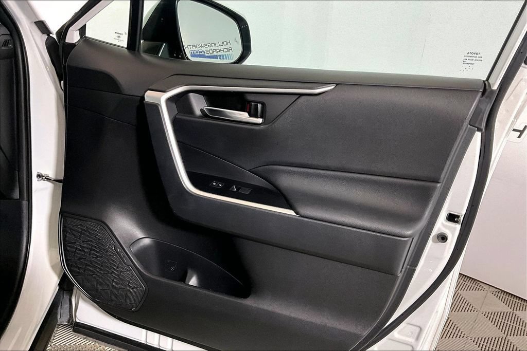 Used 2020 Toyota RAV4 XLE Premium FWD image 19