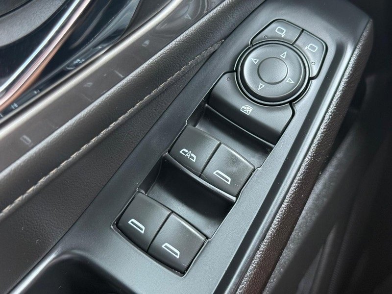 Used 2023 Chevrolet Traverse LT image 21