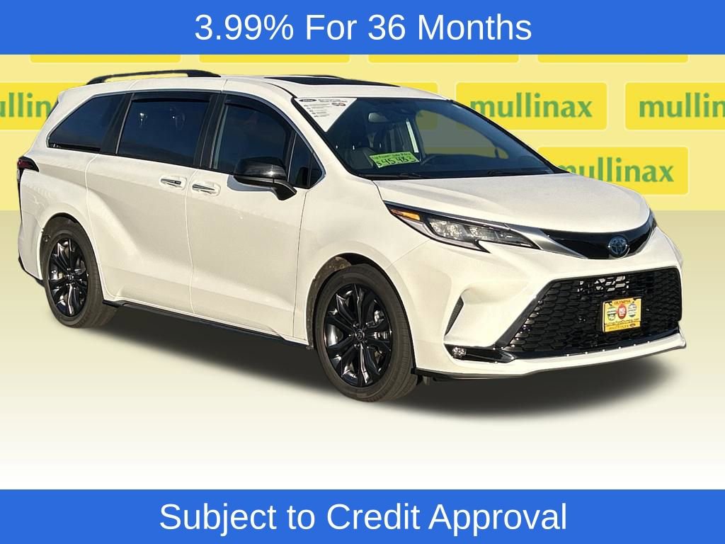 Used 2023 Toyota Sienna XSE image 1