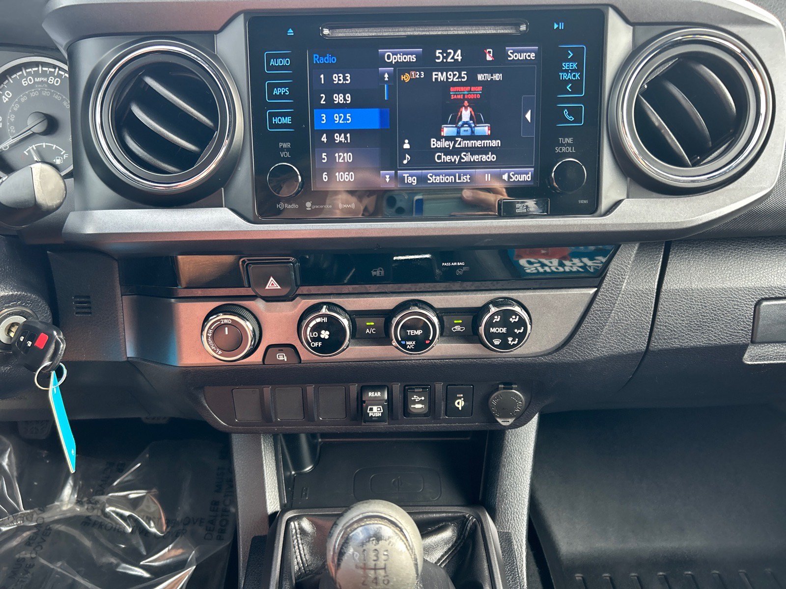 Used 2018 Toyota Tacoma TRD Sport AWD/4WD image 27